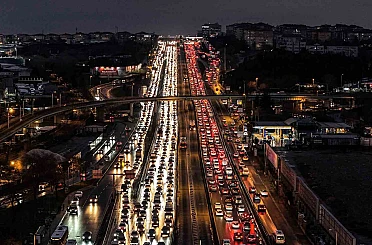 İstanbul trafiği ’ara tatil’ dinlemedi 