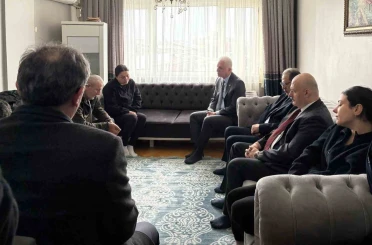 İstanbul Valisi Davut Gül, Güngören’de uğradığı bıçaklı saldırı sonucu hayatını kaybeden Atlas Çağlayan’ın ailesini ziyaret etti 