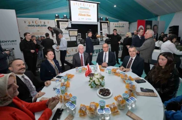 İstanbul Valisi Davut Gül ve Başkan Vekili Aksoy, Kadir Gecesi’nde vatandaşlarla iftar yaptı 