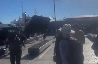 İstanbul’da arabalı vapur iskeleye çarptı, kaza anı kameraya yansıdı 