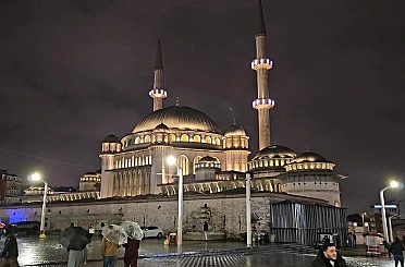 İstanbul’da Berat Kandili dualarla idrak edildi 