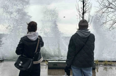 İstanbul’da dev dalgalar oluştu 