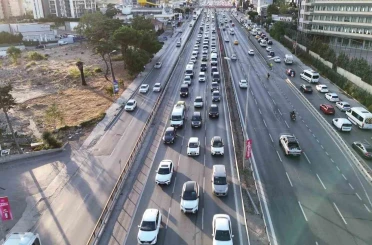 İstanbul’da iş çıkışı trafiği dron ile görüntülendi 