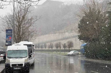 İstanbul’da kar yağışı aralıklarla etkisini sürdürüyor 