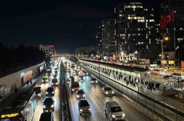 İstanbul’da trafik yoğunluğu yüzde 80’e ulaştı 