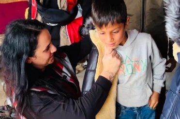 İstanbullu gönüllülerden Şanlıurfa’daki çocuklara hediye bot ve mont 