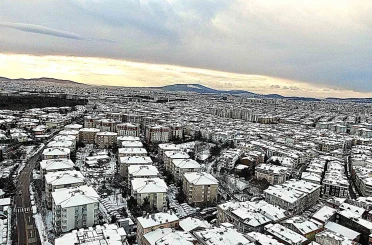 İstanbul’un yüksek kesimleri beyaza büründü 