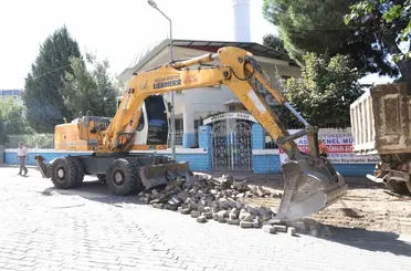 İstiklal Mahallesi’nde yol yenileme çalışmaları başladı
