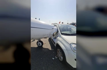 İtalya’da pistte ilerleyen özel jete araba çarptı 