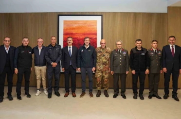 İtalyan heyet, Baykar’ın oyun değiştirici teknolojilerini inceledi: TB3 SİHA, AKINCI, KIZILELMA art arda havalandı 