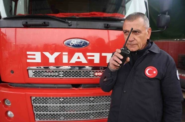 İtfaiye çavuşu 32 yılın ardından son telsiz anonsunu yaparak emekli oldu 