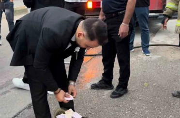 İtfaiye personelinin düğün konvoyuna mesai arkadaşlarından sürpriz 