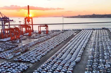 İthal otomobiller Haydarpaşa Limanı’nı doldurdu 