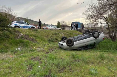 İzinsiz aldığı otomobille kaza yaptılar: 2 yaralı 