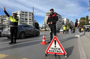 İzmir Konak’ta 30 farklı noktada dar alan uygulaması: 258 araca ceza kesildi