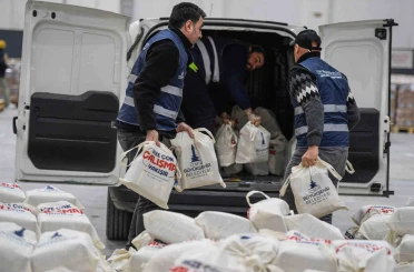 İzmir’de 24 bin haneye kahvaltı paketi dağıtımı başladı 