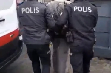 İzmir’de 24 yıl hapis cezasıyla aranan şahıs yakalandı 