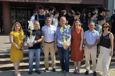 İzmir’de 34 yıllık öğretmene duygusal veda 