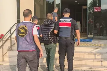 İzmir’de 60 ayrı suçtan aranan azılı suçlu JASAT’tan kaçamadı

