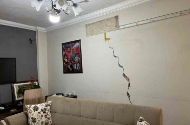 İzmir’de bir mahalle tünel kazısı yüzünden diken üstünde 