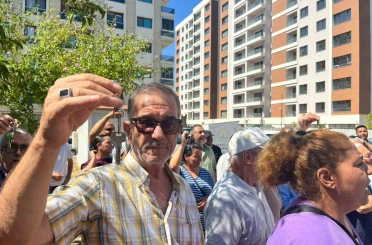 İzmir’de kentsel dönüşüm mağdurlarından ’anahtarlı’ eylem 