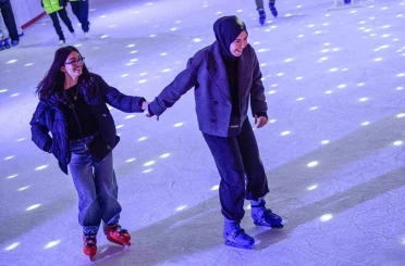 İzmir’de kışın keyfi buzda yaşanıyor 