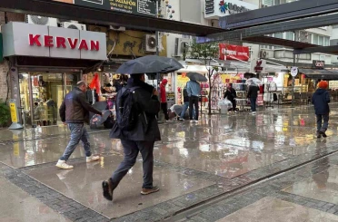 İzmir’de sağanak etkili oluyor 