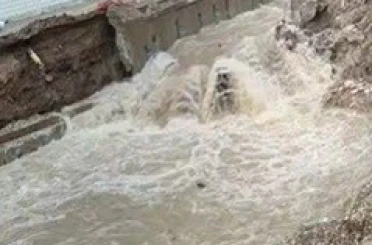 İzmir’de sağanak yağış hayatı olumsuz etkiledi 