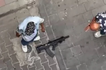 İzmir’de sokak ortasında tüfekle dehşet saçan şehir magandaları kıskıvrak yakalandı 