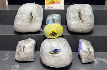 İzmir’de şüpheli araçtan 15 kilo zehir çıktı 