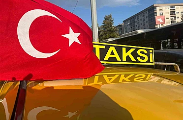 İzmir’de taksicilerden Türk bayraklı konvoy 