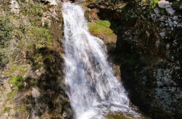 İzmir’de yağışların ardından Sancaklı Şelalesi coştu 