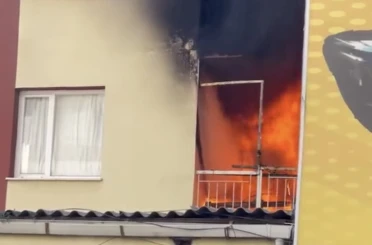 İzmir’de yangında ev alevlere teslim oldu 