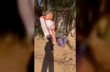 İzmir’de yaşlı adama tekmeyle saldıran şüpheliler tutuklandı 