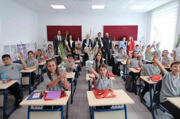 İzmir’de yeni eğitim yılı ’Yeşil Vatanı Korumak’ temalı ilk dersle başladı 