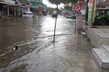 İzmir’in kuzey ilçelerinde kuvvetli sağanak yağış 