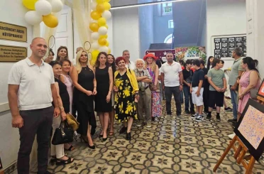 İzmir’in tarihi okuluna hayırsever ve gönüllü desteğiyle modern kütüphane 
