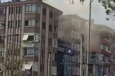 İzmit’te 7 katlı binanın çatısındaki bacadan çıkan yangın korkuttu 