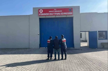Jandarma çeşitli suçlardan hapis cezası ile aranan şahsı yakaladı 