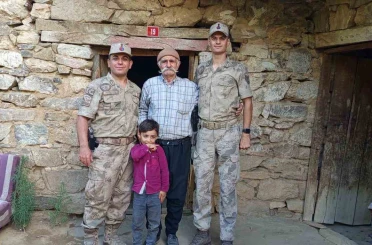 Jandarma, Yaşlılar Gününde köylerdeki büyükleri unutmadı 