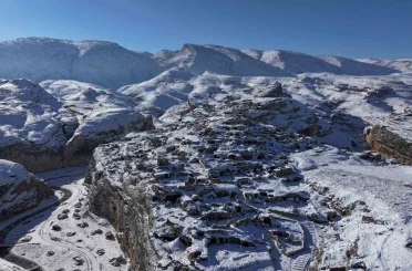 Jandarmadan kar altında filmleri aratmayan kurtarma operasyonu 