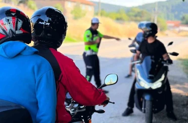 Jandarmadan motosiklet sürücülerine güvenli sürüş eğitimi 
