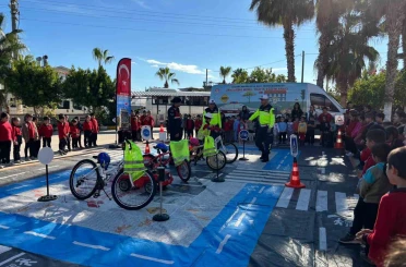 Jandarma’dan öğrencilere trafik eğitimi 