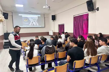 Jandarmadan öğretmen ve öğrencilere siber güvenlik eğitimi
