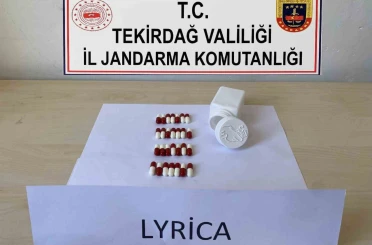 Jandarmadan uyuşturucu operasyonu: 28 adet lyrica ele geçirildi 