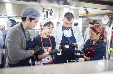Japon öğrencilere Türk mutfağı dersi