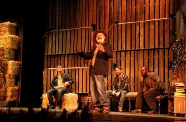 John Steinbeck’in "Fareler ve İnsanlar" eseri yeniden tiyatro sahnesinde 