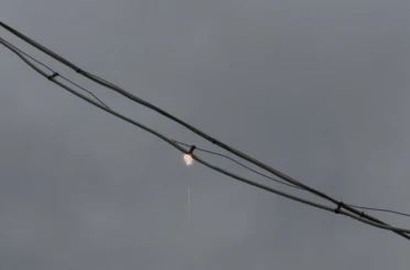 Kablolardan çıkan kıvılcım itfaiye ekiplerini harekete geçirdi 