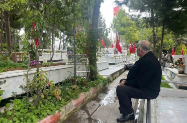 Kadifekale Hava Şehitliği’nde bayram öncesi ziyareti 