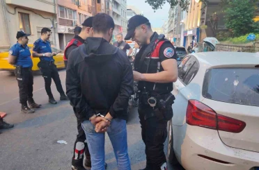 Kadıköy’de helikopter destekli huzur denetimi: Şüpheli motosiklette kokain ve çok miktarda nakit para ele geçirildi 